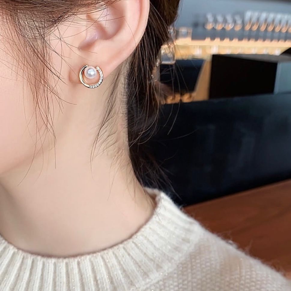 C-Pearl Studs pair